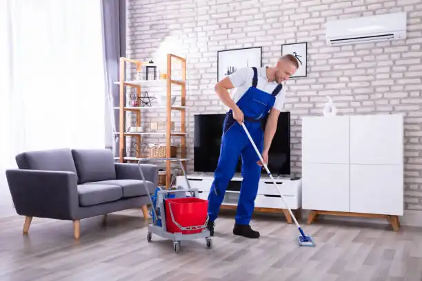 "صورة لعامل التنظيف في العهد كلين"