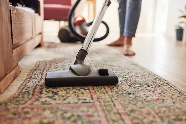 خدمة تنظيف سجاد كبير الحجم داخل فيلا راقية في زاخر تقدمها شركة تنظيف سجاد العهد كلين