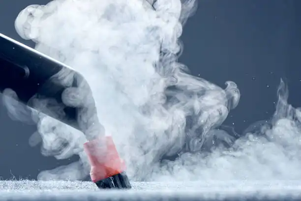  "استخدام البخار لتعقيم الأسطح في منزل إماراتي"